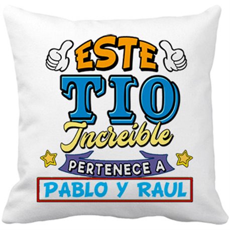 Cojín con relleno personalizable con nombre ejemplo Este Tío increíble pertenece a Pablo y Carlos