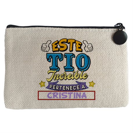 Monedero personalizable con nombre ejemplo Este Tío increíble pertenece a Pablo y Carlos