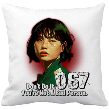 Cojín con relleno ilustración de la chica jugadora número 067 del calamar