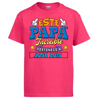 Camiseta personalizable con nombre ejemplo Este papá increíble pertenece a Pablo y Raúl